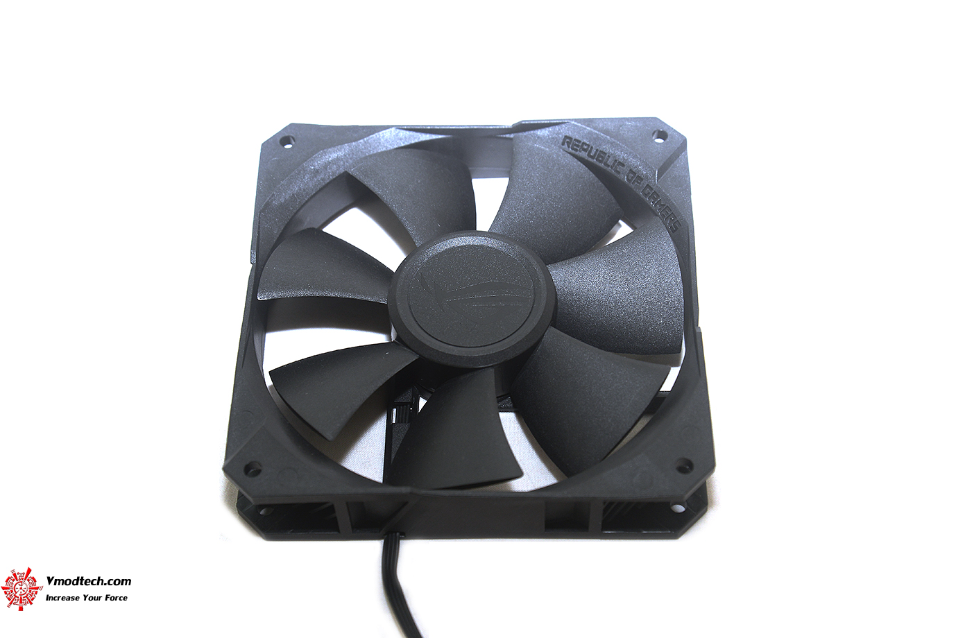 dsc 0612 ASUS ROG Ryuo 240 all in one liquid CPU cooler Review