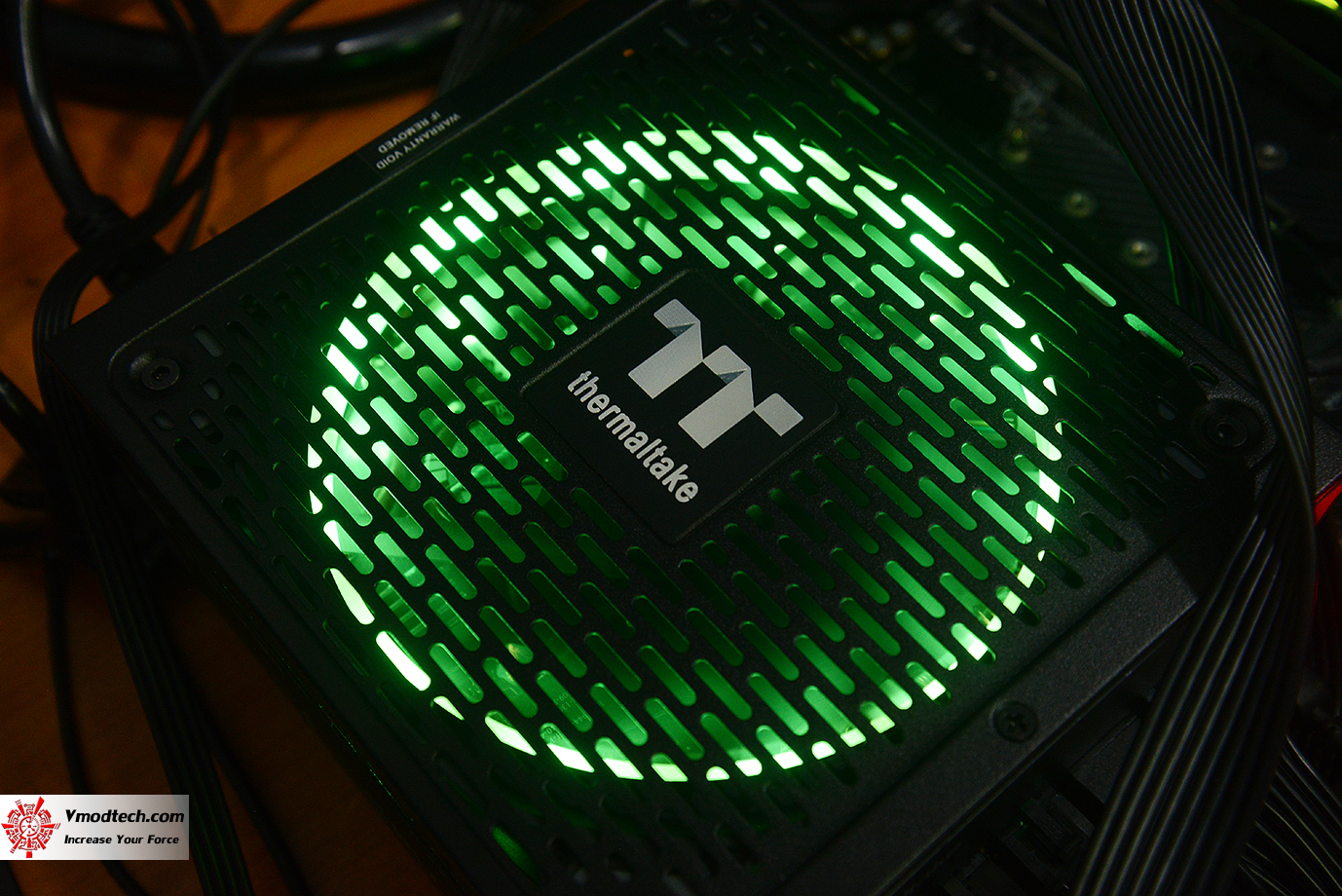 dsc 1933 Thermaltake Toughpower iRGB PLUS 1050W Platinum Review