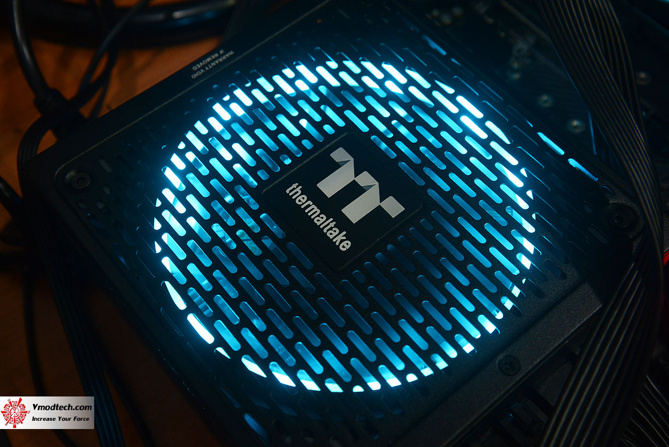 dsc 1936 Thermaltake Toughpower iRGB PLUS 1050W Platinum Review