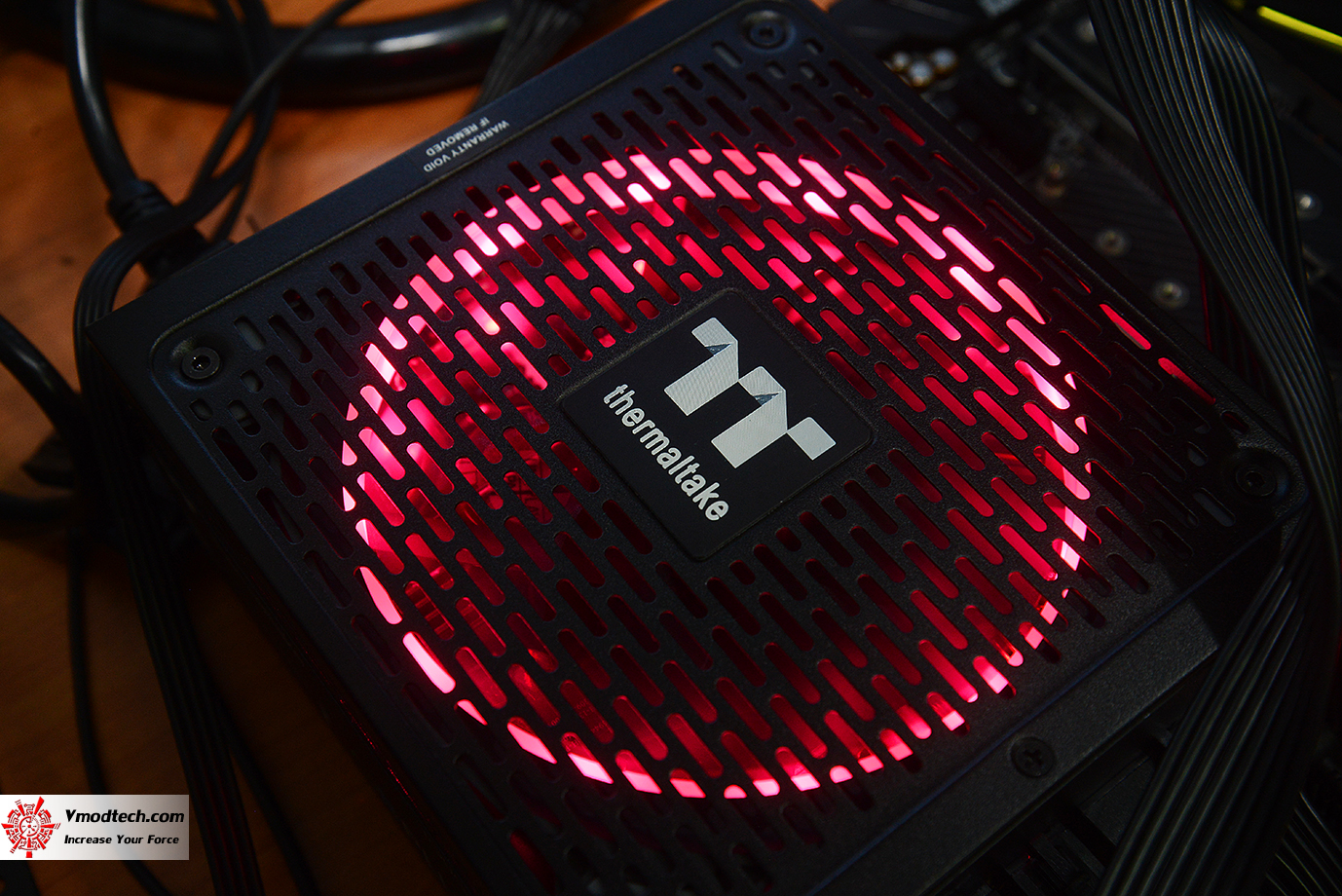 dsc 1943 Thermaltake Toughpower iRGB PLUS 1050W Platinum Review