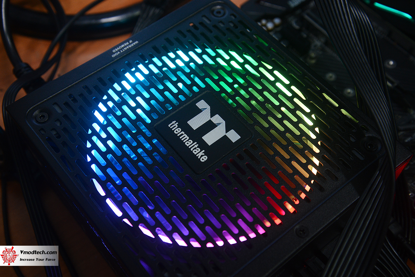 dsc 1955 Thermaltake Toughpower iRGB PLUS 1050W Platinum Review