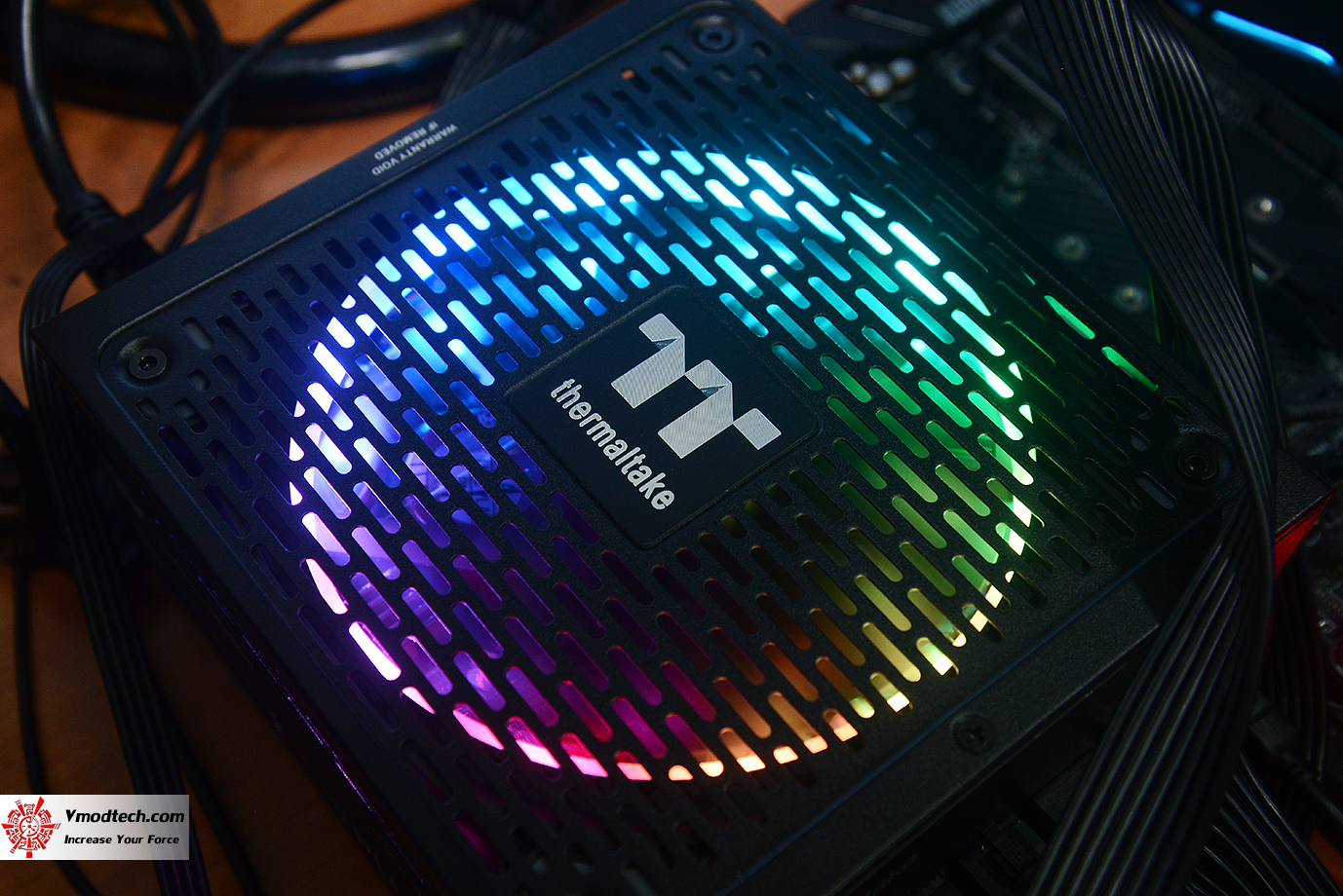 dsc 1957 Thermaltake Toughpower iRGB PLUS 1050W Platinum Review