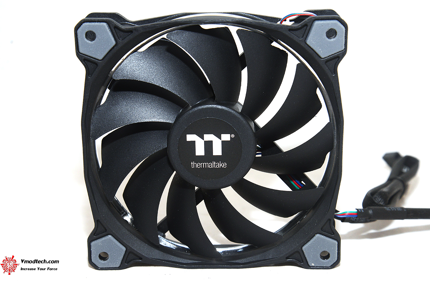 dsc 5252 Thermaltake Riing Silent 12 RGB Sync Edition CPU Cooler Review