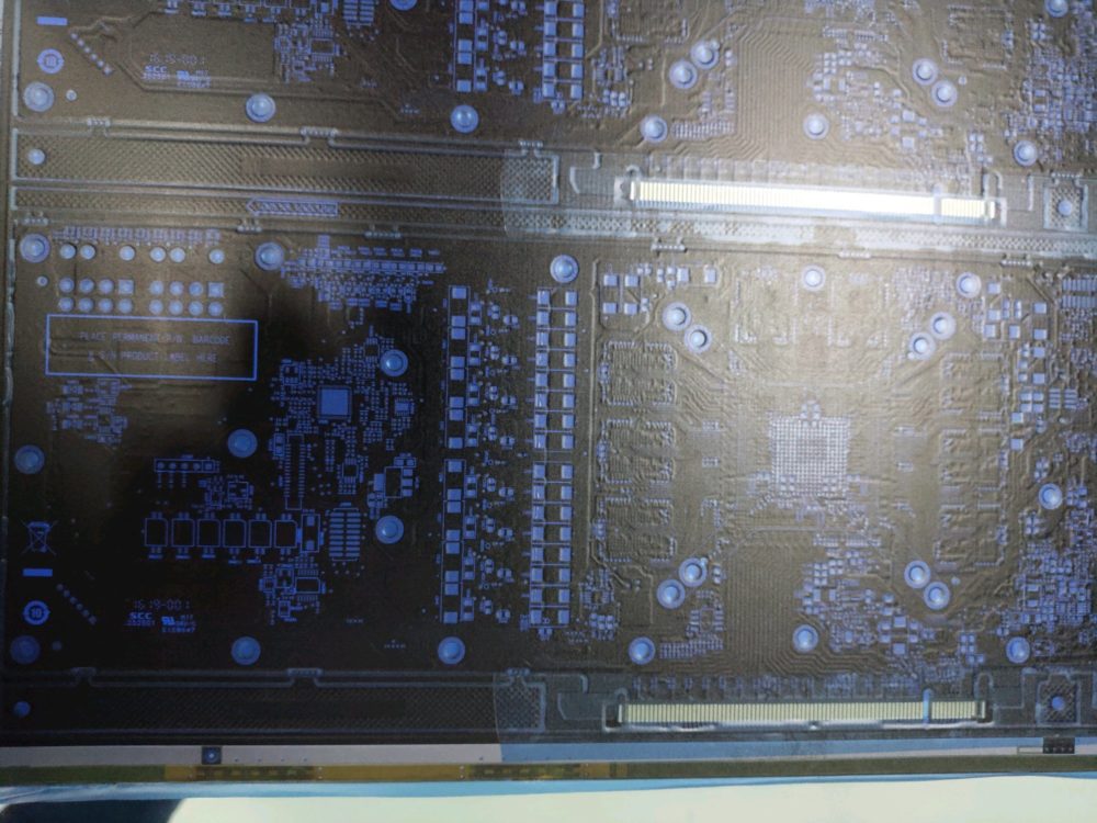 หลุดภาพ PCB ที่คาดว่าเป็นการ์ดจอ AMD NAVI 7nm ที่ดูแล้วอาจจะใช้แรม 256-bit GDDR6 