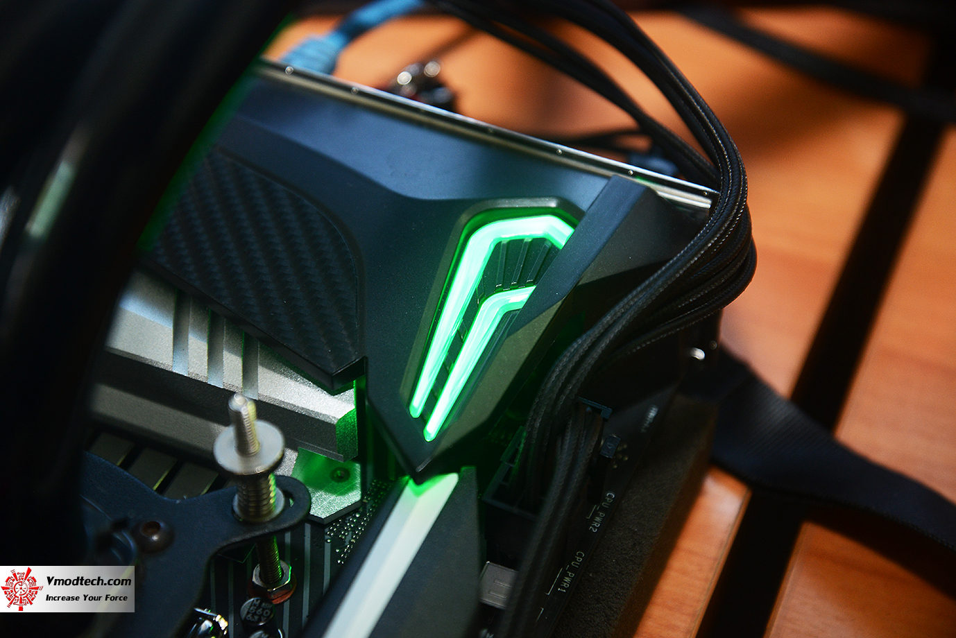 dsc 2772 MSI MPG Z390 GAMING PRO CARBON REVIEW