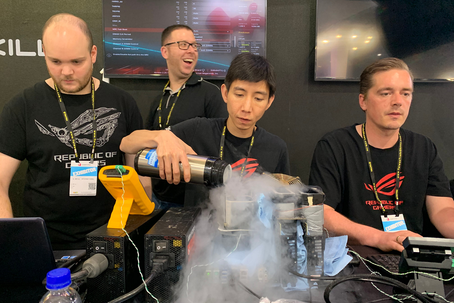 02-ocwrs-asus 02 ocwrs asus G.SKILL สร้างสถิติโลกใหม่กับบัสแรม DDR4 5886Mhz พร้อมนักโอเวอร์คล๊อก 23คนที่ร่วมกันสร้างสถิติในงาน Computex 2019