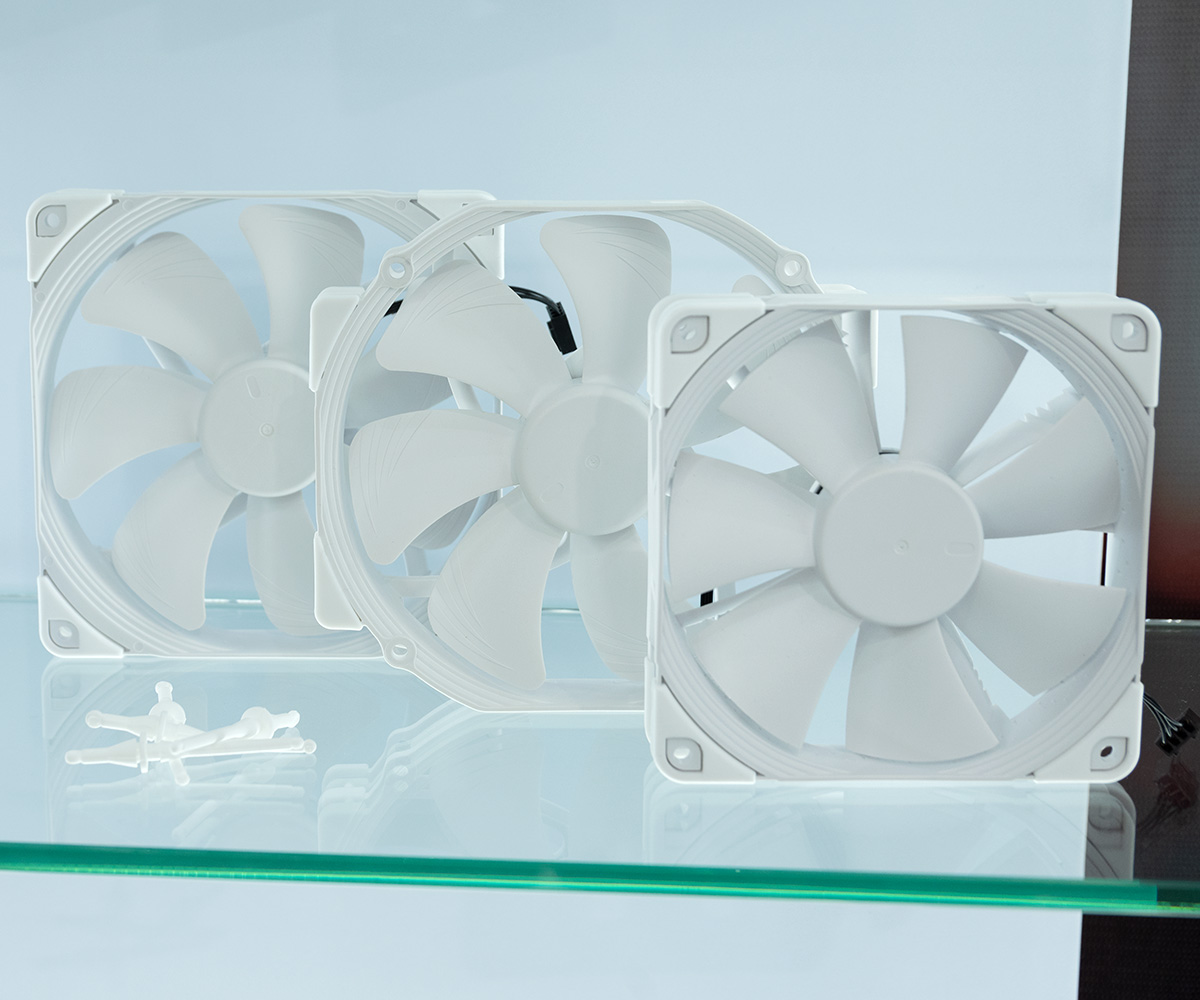 computex 2019 chromax white fans Noctua โชว์ผลิตภัณฑ์มากมายที่เป็นรุ่นต้นแบบที่กำลังจะเปิดตัวเร็วๆนี้รวมทั้งซีพียูคูลเลอร์รุ่นใหม่ Dual Tower ขนาด 140ม.ม. ในงาน Computex2019 