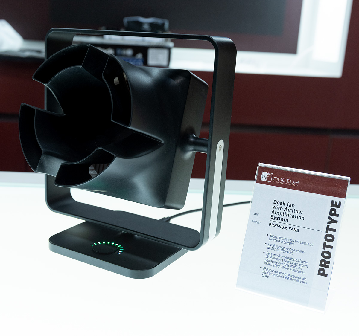 computex 2019 desk fan Noctua โชว์ผลิตภัณฑ์มากมายที่เป็นรุ่นต้นแบบที่กำลังจะเปิดตัวเร็วๆนี้รวมทั้งซีพียูคูลเลอร์รุ่นใหม่ Dual Tower ขนาด 140ม.ม. ในงาน Computex2019 