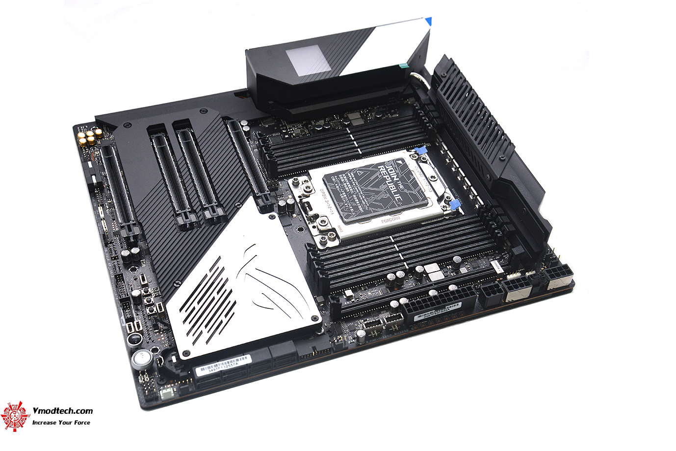 dsc 2899 ASUS ROG Zenith II Extreme Review