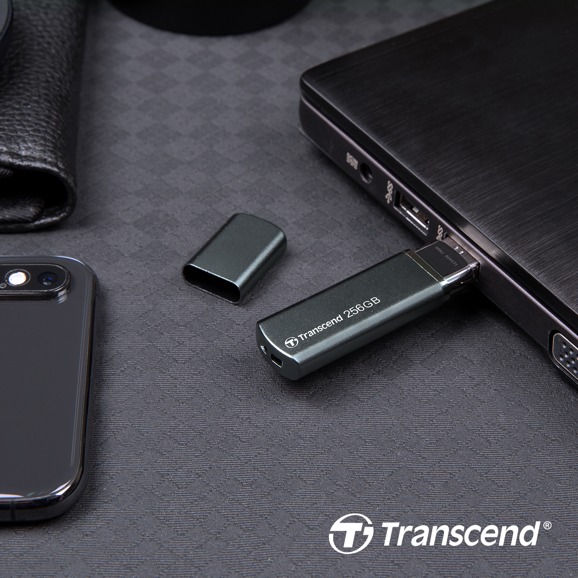 transcend_jf910_03 transcend jf910 03 ทรานส์เซนด์ เปิดตัว JetFlash 910 แฟลชไดร์ฟประสิทธิภาพสูง และความทนทานสูง สู่ประสบการณ์การใช้งานที่เหนือระดับ