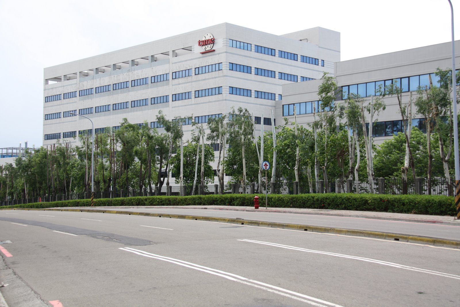 tsmc factory hsinchu TSMC จะเริ่มผลิตชิปขนาด 5nm ในเดือนหน้านี้