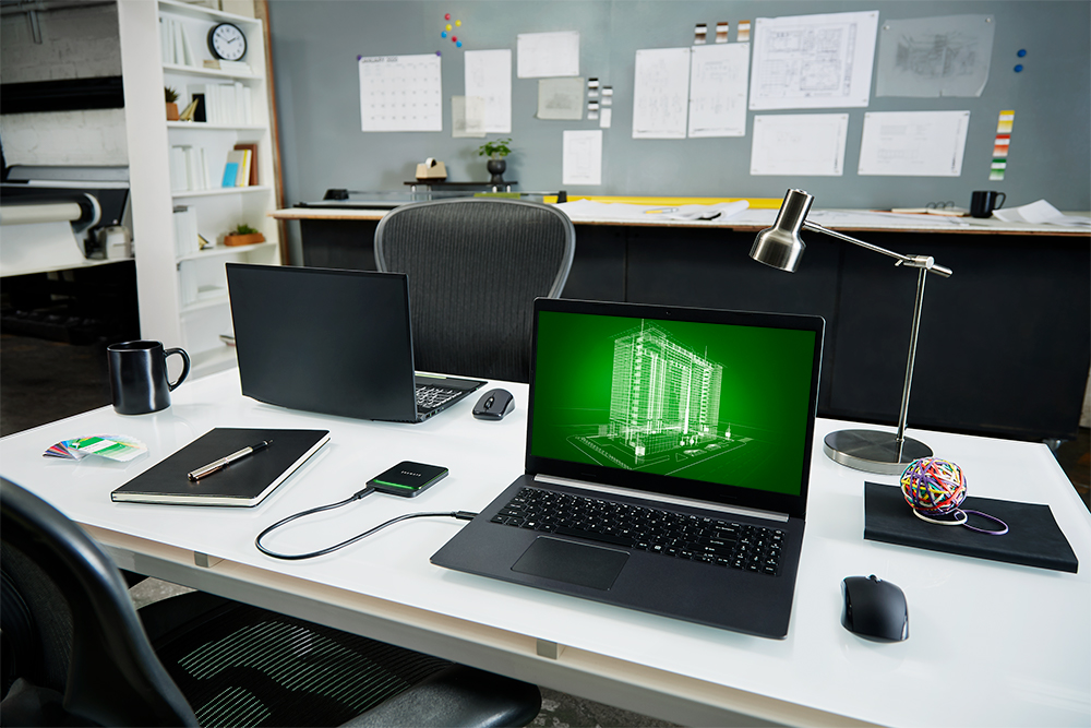 barracuda-fast-ssd-lifestyle-02 barracuda fast ssd lifestyle 02 ซีเกท เปิดตัว “BarraCuda® Fast SSD” SSD ขนาดพกพา ประสิทธิภาพชั้นเลิศ ตอบโจทย์คอเกมเจนใหม่