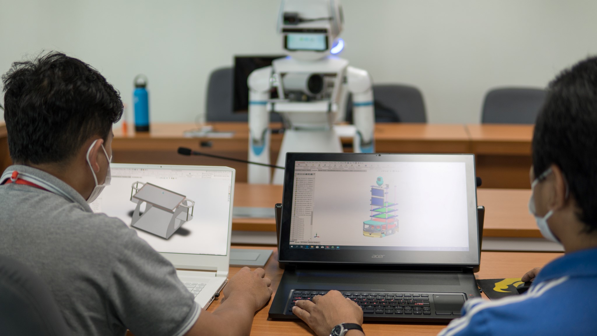 dsc05694-re dsc05694 re เอเซอร์ มอบโน้ตบุ๊ค ConceptD ร่วมพัฒนา “FACO” ระบบหุ่นยนต์เพื่อใช้ปฎิบัติงานช่วยเหลือแพทย์ และพยาบาลสู้โควิด 19 แก่สถาบันวิทยาการหุ่นยนต์ภาคสนาม (FIBO) มหาวิทยาลัยเทคโนโลยีพระจอมเกล้าธนบุรี