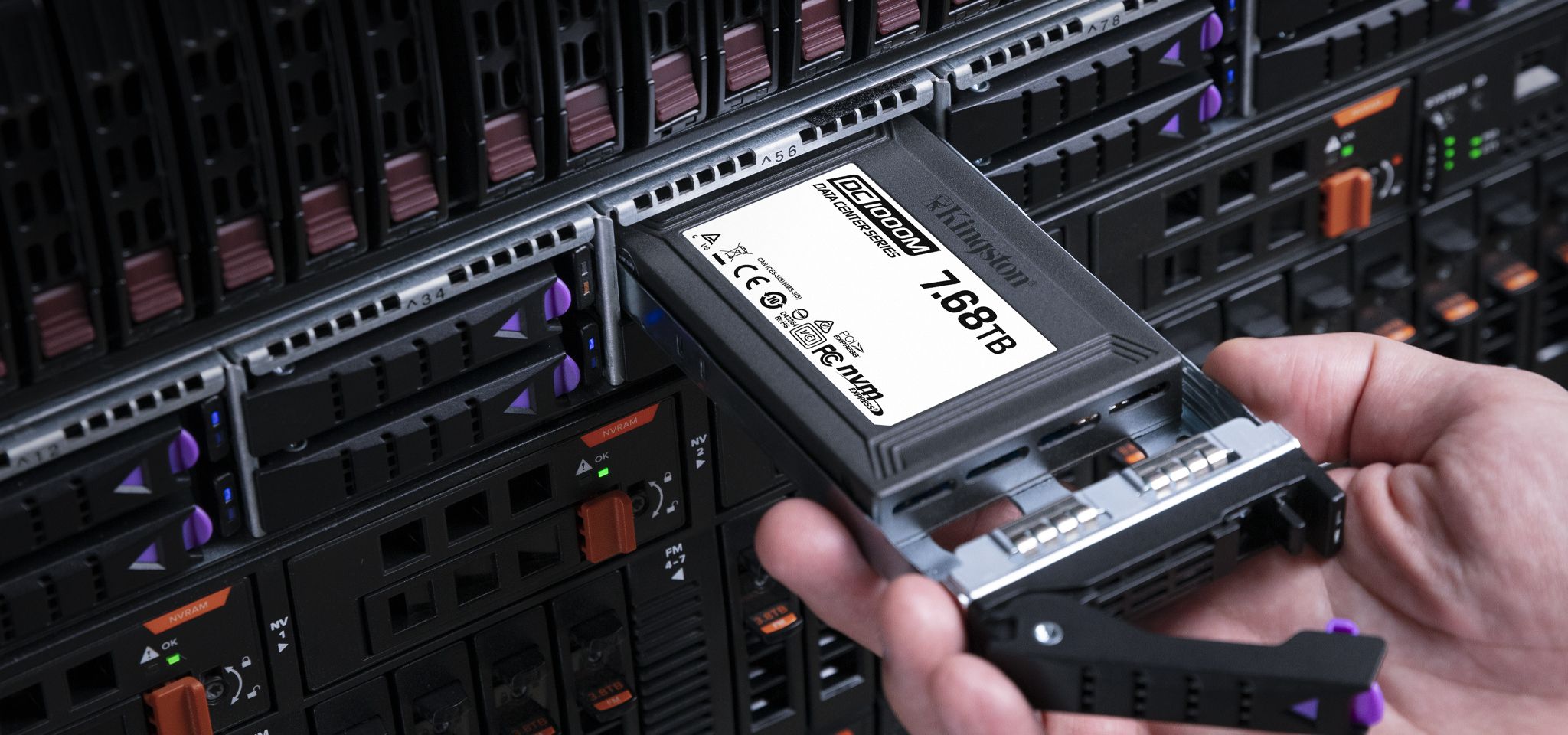 kingston dc1000m 2 Kingston เปิดตัว NVMe SSD DC1000M รุ่นใหม่ล่าสุดซึ่งเป็น U.2 NVMe PCIe SSD ระดับองค์กรสำหรับศูนย์ข้อมูล สำหรับการใช้งานแบบผสมผสาน