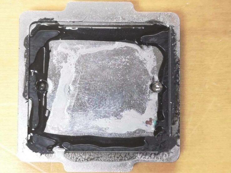 intel core desktop cpu counterfeit scam 4 740x555 ระวัง!! ซีพียูปลอมจากจีนระบาดในตลาดออนไลน์โดยทำการติดสติ๊กเกอร์ปลอมกระดองเปล่าและไม่มี DIE ในตัวซีพียู  