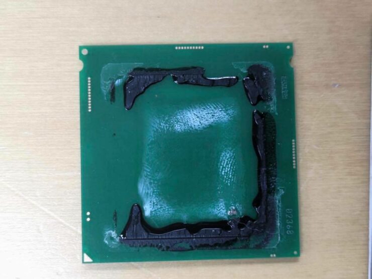 intel core desktop cpu counterfeit scam 5 740x555 ระวัง!! ซีพียูปลอมจากจีนระบาดในตลาดออนไลน์โดยทำการติดสติ๊กเกอร์ปลอมกระดองเปล่าและไม่มี DIE ในตัวซีพียู  