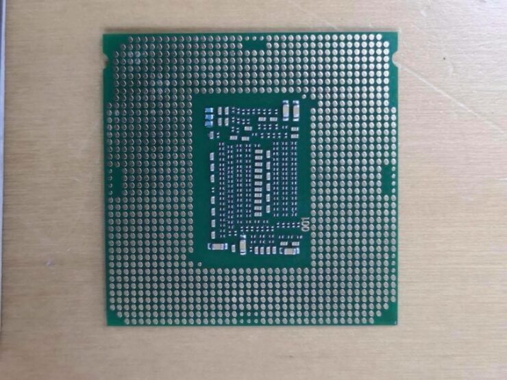 intel core desktop cpu counterfeit scam 6 740x555 ระวัง!! ซีพียูปลอมจากจีนระบาดในตลาดออนไลน์โดยทำการติดสติ๊กเกอร์ปลอมกระดองเปล่าและไม่มี DIE ในตัวซีพียู  