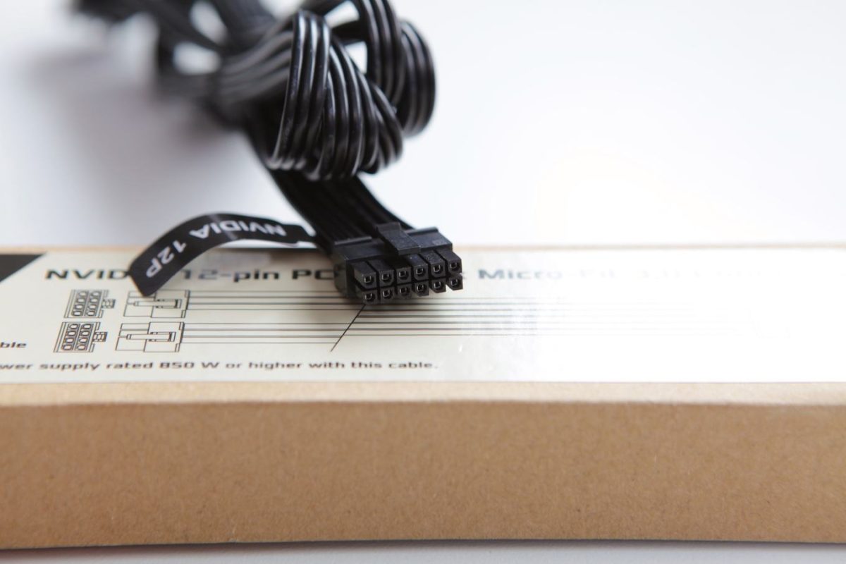 seasonic nvidia 12 pin power cable 3 1200x800 Nvidia ยืนยันจะใช้ไฟเลี้ยงแบบ 12พินที่มาพร้อม PCB แบบ V shaped ในการ์ดจอ Nvidia GeForce RTX 30ซีรี่ย์