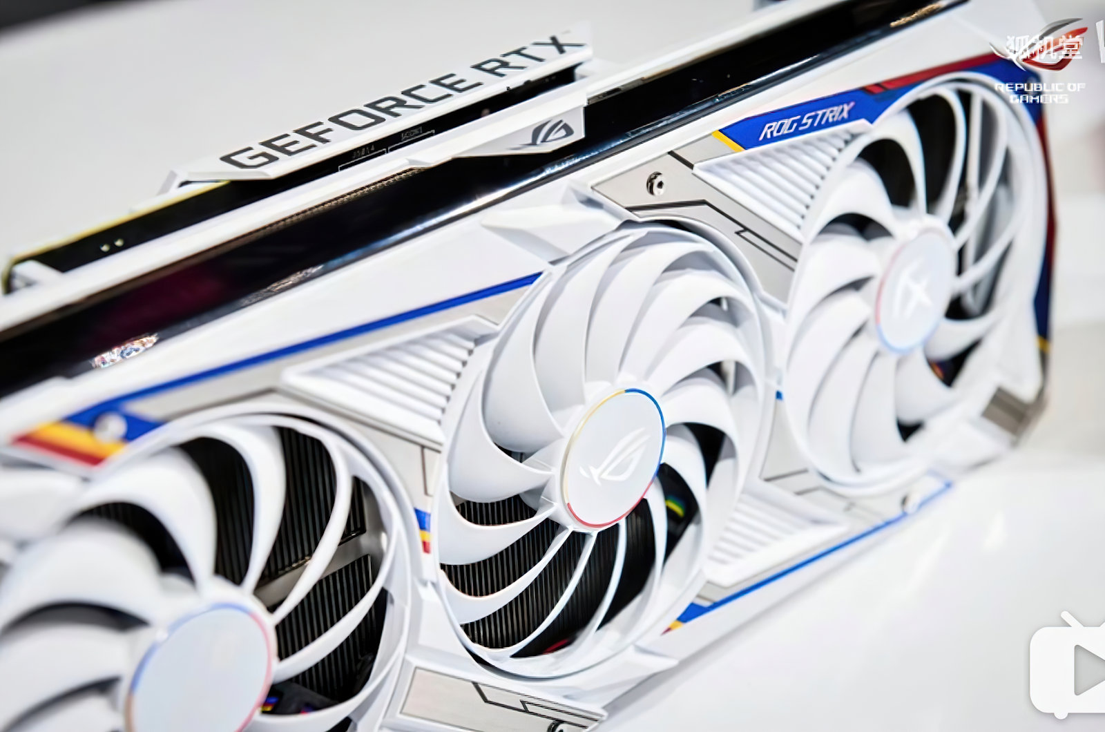 asus rtx gundam 4 1 เอซุสเปิดตัวการ์ดจอ GUNDAM ซีรี่ย์พิเศษรุ่นใหม่ล่าสุด 3รุ่น ASUS ROG STRIX RTX 3090 GUNDAM , GTX 1660 SUPER TUF GUNDAM , GTX 1660 SUPER TUF ZAKU 