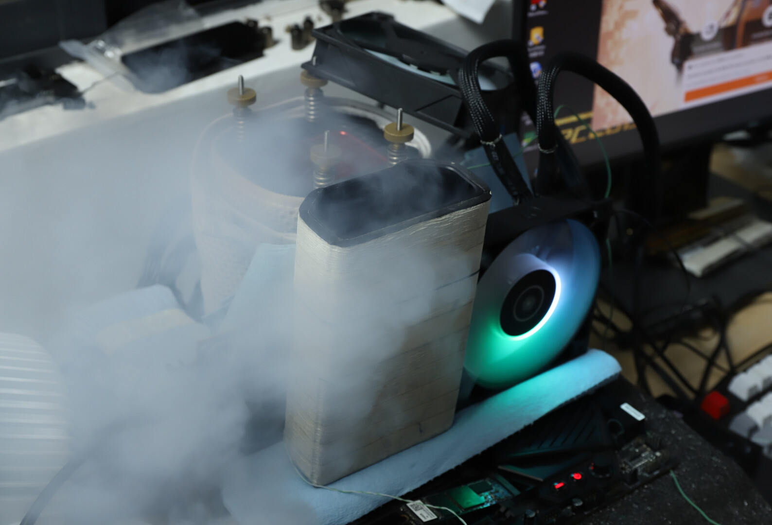 lnirbnbuspvrhiuh การ์ดจอ AMD Radeon RX 6800 XT ถูกโอเวอร์คล๊อกไปที่ความเร็ว 2.80 GHz โดยใช้ไนโตรเจนเหลว LN2 สร้างสถิติใหม่ 3DMark Fire Strike ที่แรงที่สุดในโลก