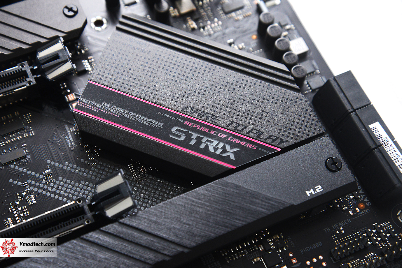 dsc 7000 ASUS ROG STRIX B550 XE GAMING WIFI REVIEW