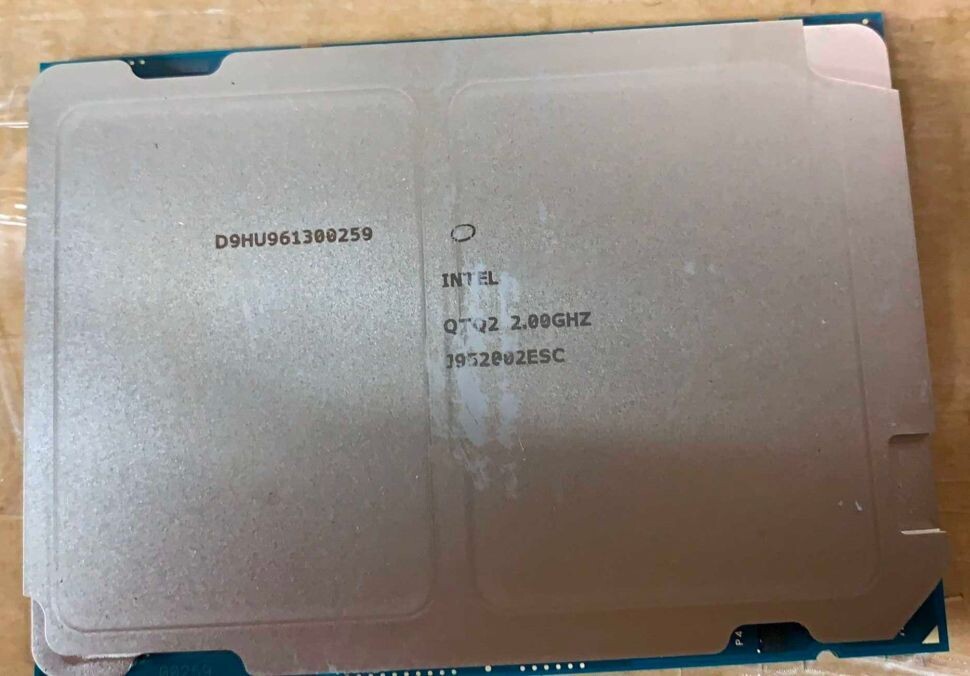svargigdllxhri34 หลุดภาพซีพียู Intel Sapphire Rapids Xeon รุ่นใหม่ล่าสุดแบบ dual die ดีไซน์ ใช้สถาปัตย์ 10nm SuperFin ใช้ซ๊อกเก็ต LGA4677 รองรับแรม DDR5 คาดเปิดตัวในปี 2021 