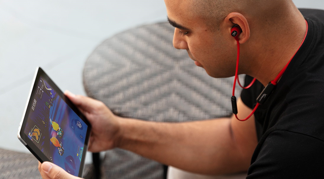 hyperx-cloud-buds-03 hyperx cloud buds 03 เลือกหูฟังไร้สาย เล่นเกม ROV และให้ความบันเทิงได้ทุกที่