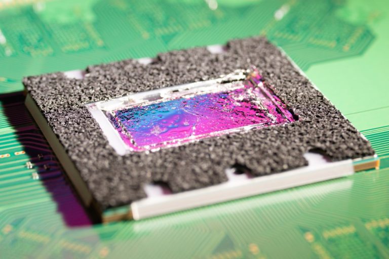 sony-ps5-liquid-metal-1-768x512 sony ps5 liquid metal 1 768x512 เผยภาพชิป Playstation 5 เป็นแบบ SOC Die ที่มีแกนประมาณผล 8คอร์ สถาปัตย์ ZEN 2