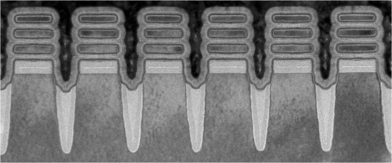 row of 2 nm nanosheet devices 768x320 IBM เปิดตัวชิปเทคโนโลยีขนาด 2nm ประสิทธิภาพแรงขึ้น 45% เมื่อเทียบกับ 7nm และประหยัดพลังงาน 75% กันเลยทีเดียว 