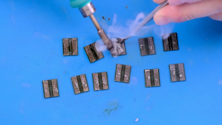 vikon rtx2080ti 22gb 2 768x432 นักม๊อดจัดการโมดิฟายเพิ่มแรมในการ์ดจอ Nvidia GeForce RTX 2080 Ti ในความจุ 22GB GDDR6 สามารถบูตติดเข้าวินโดว์ได้อีกด้วย