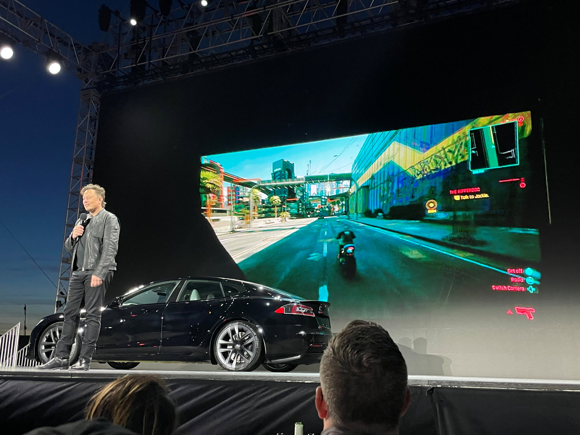 tesla arcade Elon Musk โชว์ประสิทธิภาพรถยนต์ Tesla รุ่นใหม่สามารถเล่นเกมส์ Cyberpunk 2077 ได้สบายๆ ด้วยขุมพลังการ์ดจอ AMD Navi 23  