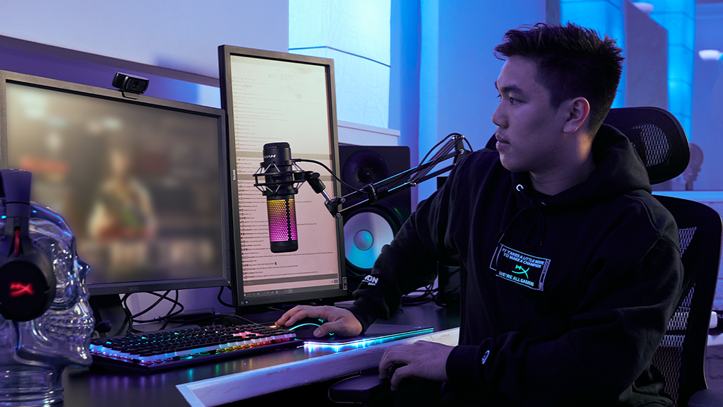 hx champion glow tw 9 HyperX และ Champion’s Athleticwear เปิดตัวเครื่องแต่งกายคอลเลคชั่น Glow in the Dark ความร่วมมือในการผลิตเสื้อผ้าที่เป็นลิมิตเต็ดเอดิชั่น ที่ทำให้การเล่นเกมตลอดทั้งวันทั้งคืนเป็นไปได้