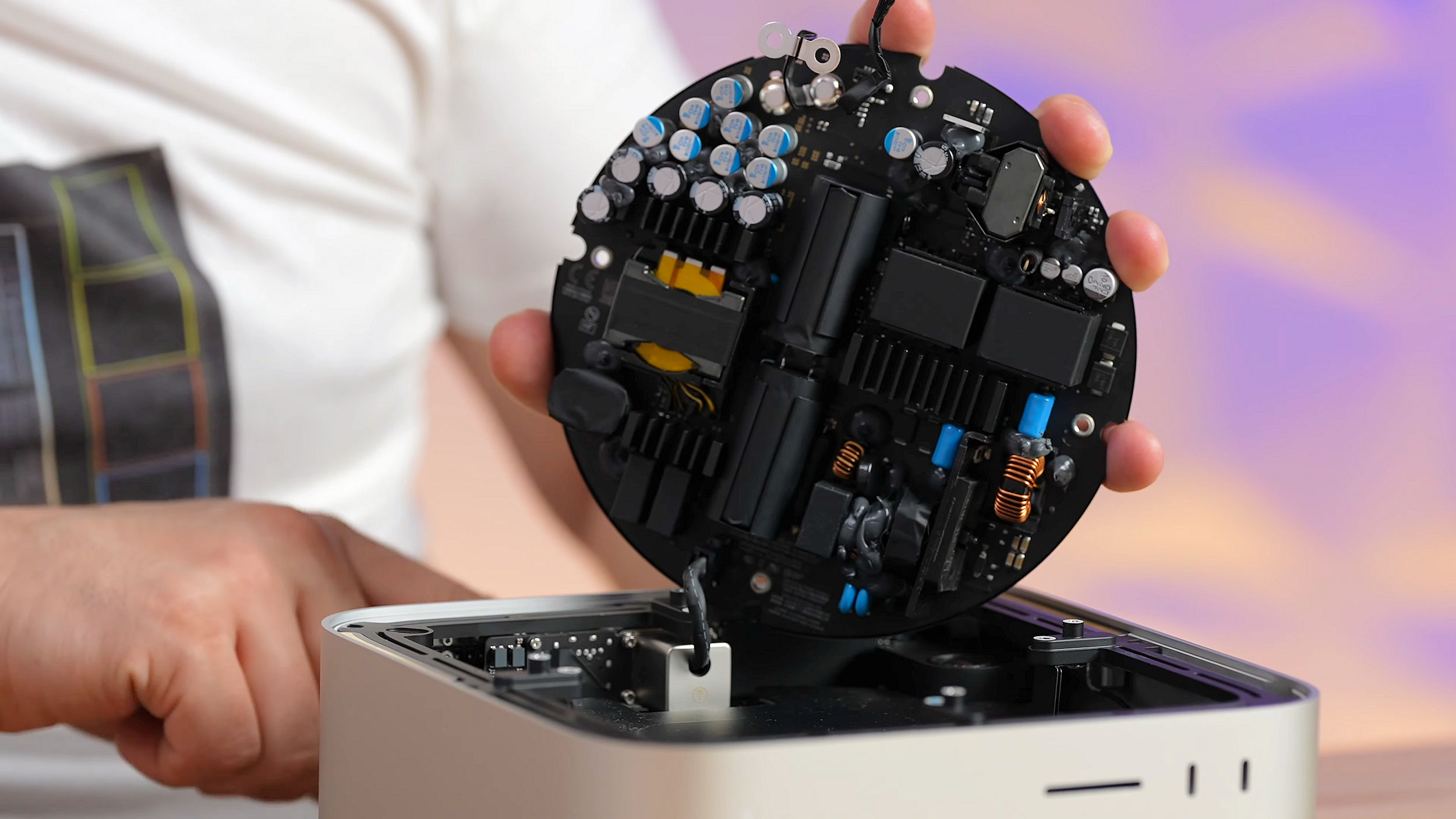 apple-m1-ultra-max-tech-1 apple-m1-ultra-max-tech-1