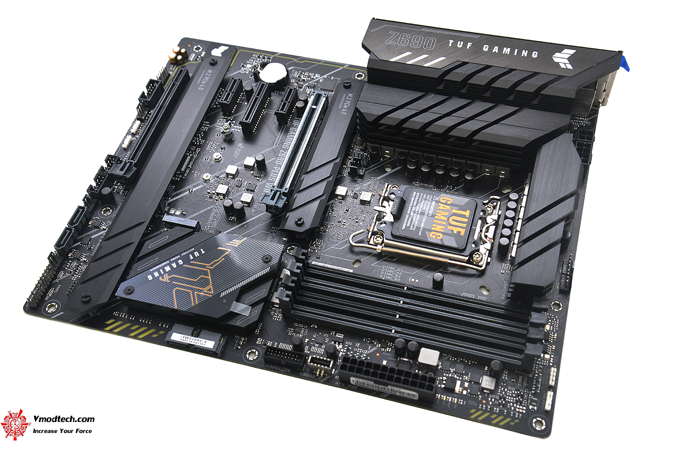 dsc 4226 ASUS TUF GAMING Z690 PLUS WIFI D4 REVIEW
