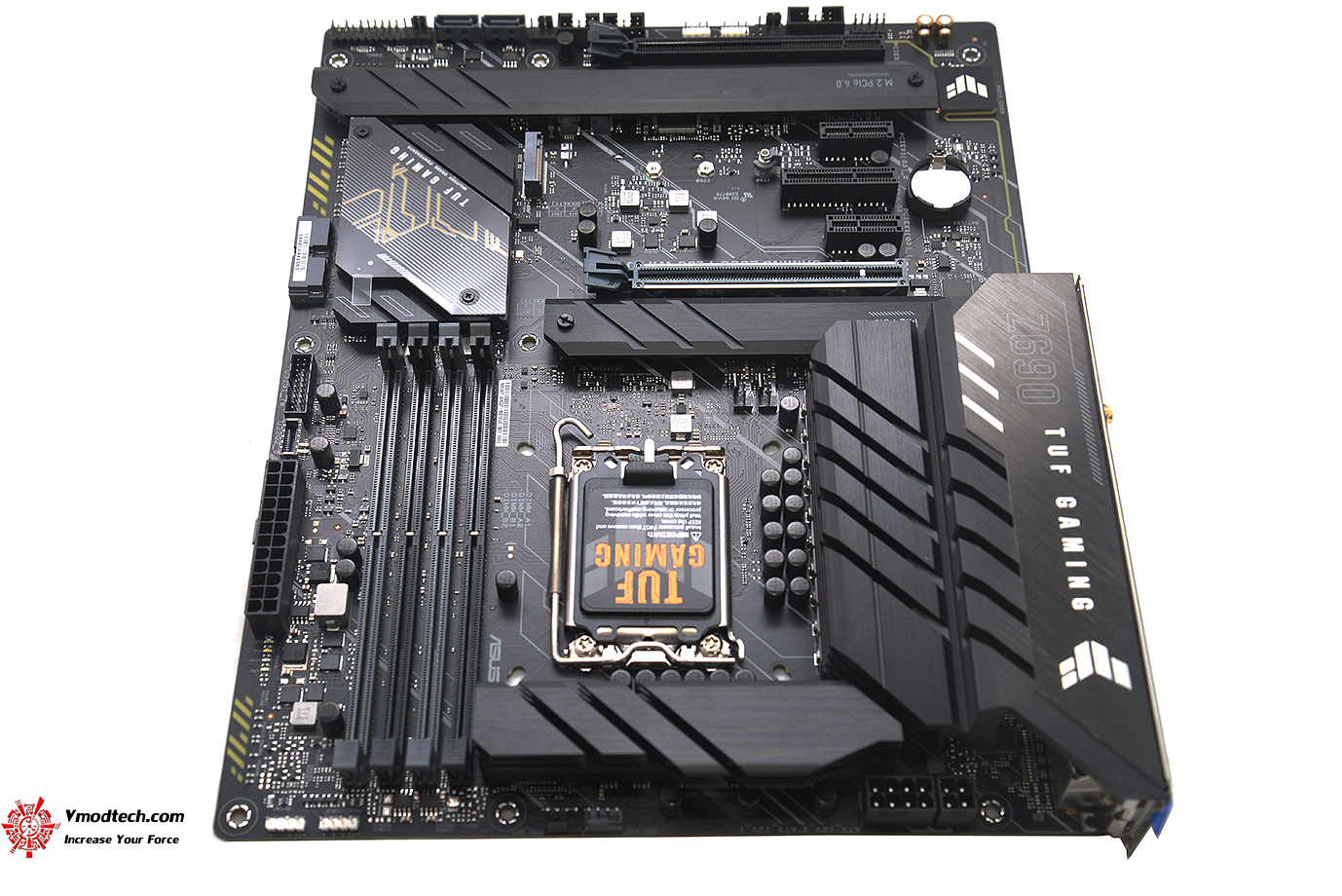 dsc 4294 ASUS TUF GAMING Z690 PLUS WIFI D4 REVIEW