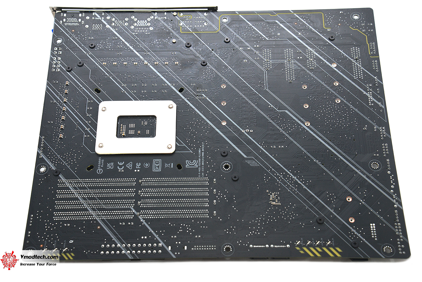 dsc 4405 ASUS TUF GAMING Z690 PLUS WIFI D4 REVIEW