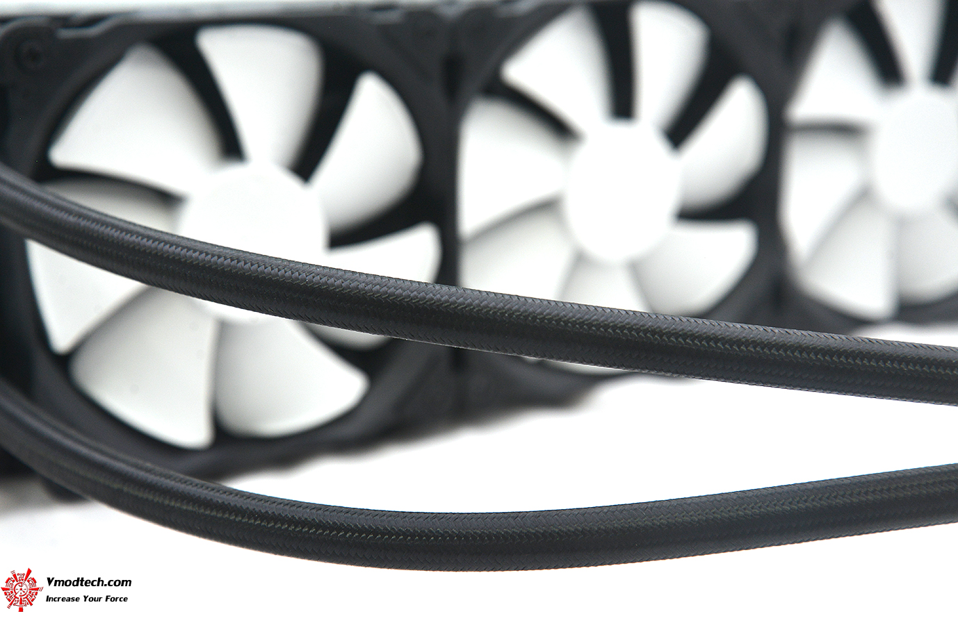 dsc 5422 Phanteks Glacier One 360MP All In One Liquid CPU cooler Review