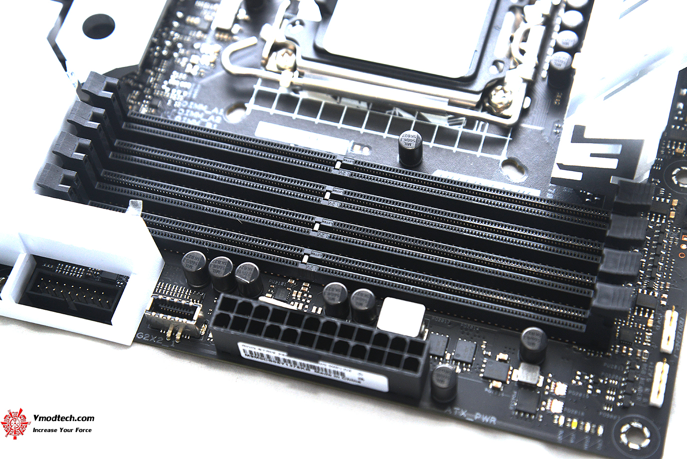 dsc 7064 ASUS ROG STRIX Z690 A GAMING WIFI D4 REVIEW