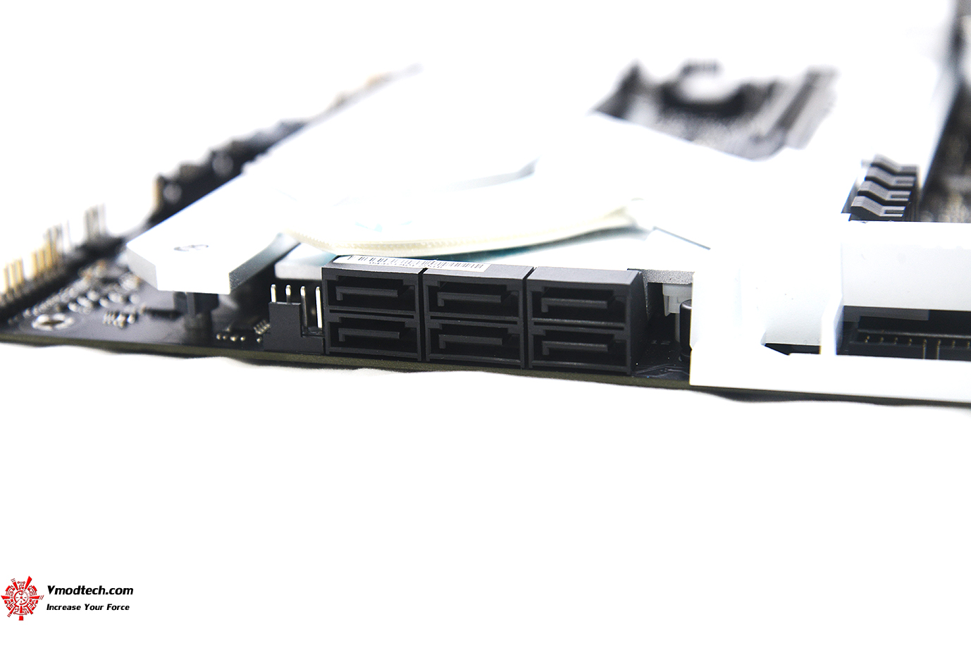 dsc 7080 ASUS ROG STRIX Z690 A GAMING WIFI D4 REVIEW