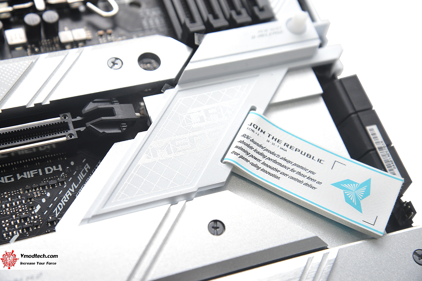 dsc 7115 ASUS ROG STRIX Z690 A GAMING WIFI D4 REVIEW