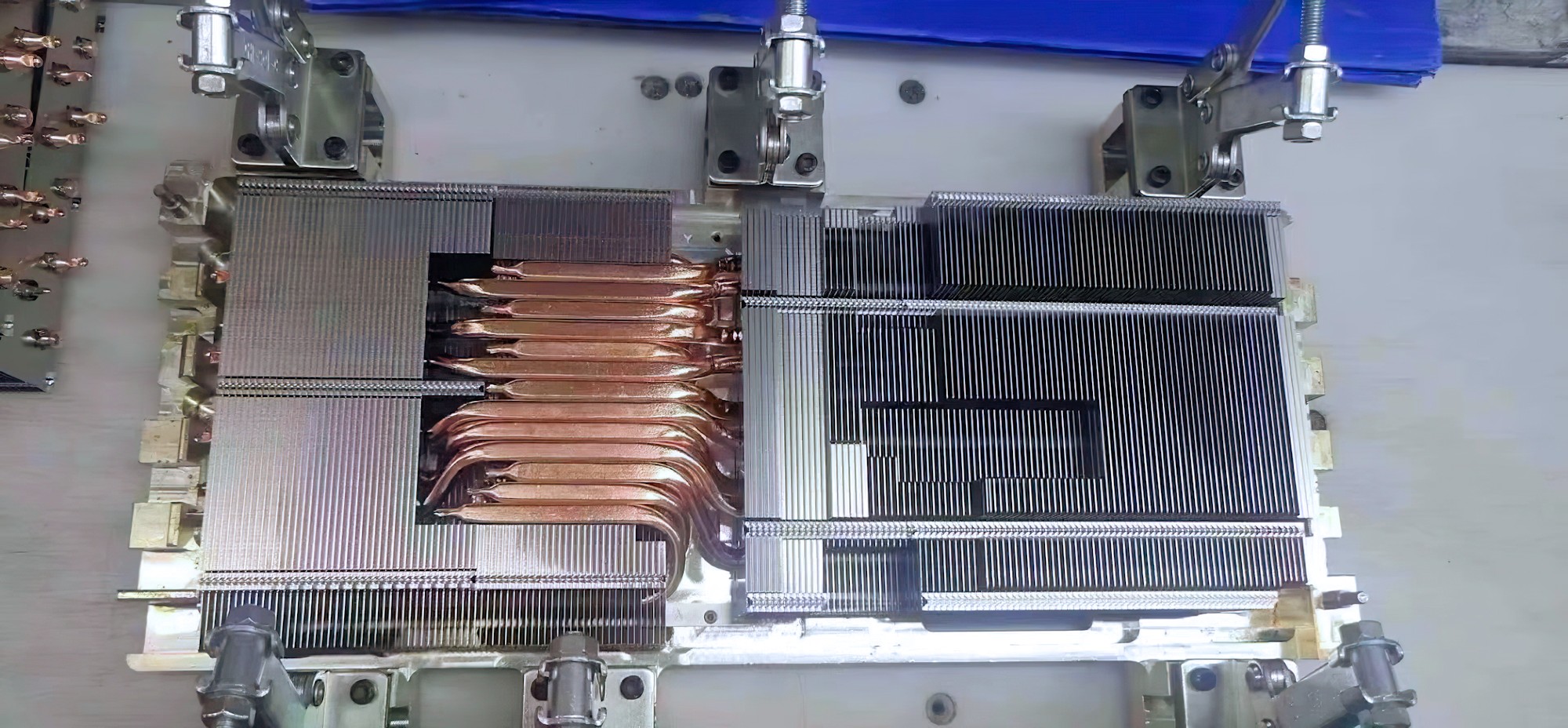 rtx4090 cooler1 หลุดภาพการ์ดจอ Lenovo GeForce RTX 4090 รุ่นใหม่ล่าสุด 