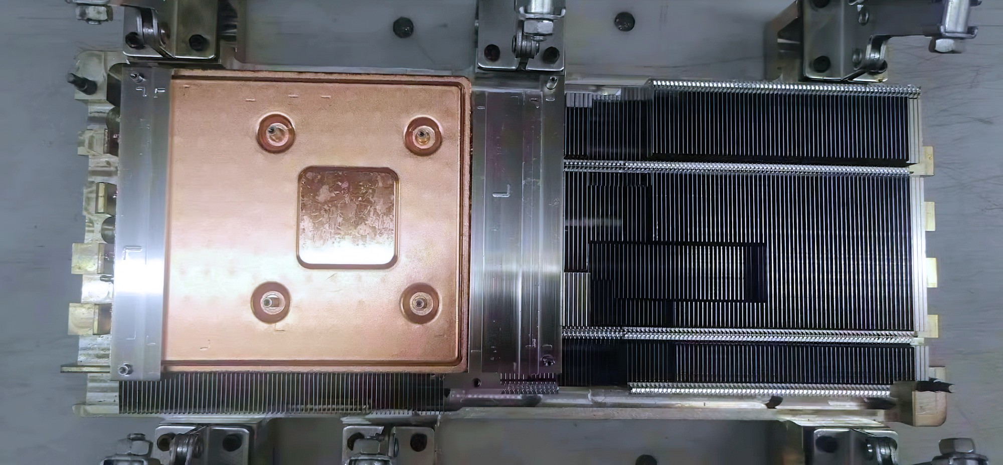 rtx4090 cooler2 หลุดภาพการ์ดจอ Lenovo GeForce RTX 4090 รุ่นใหม่ล่าสุด 