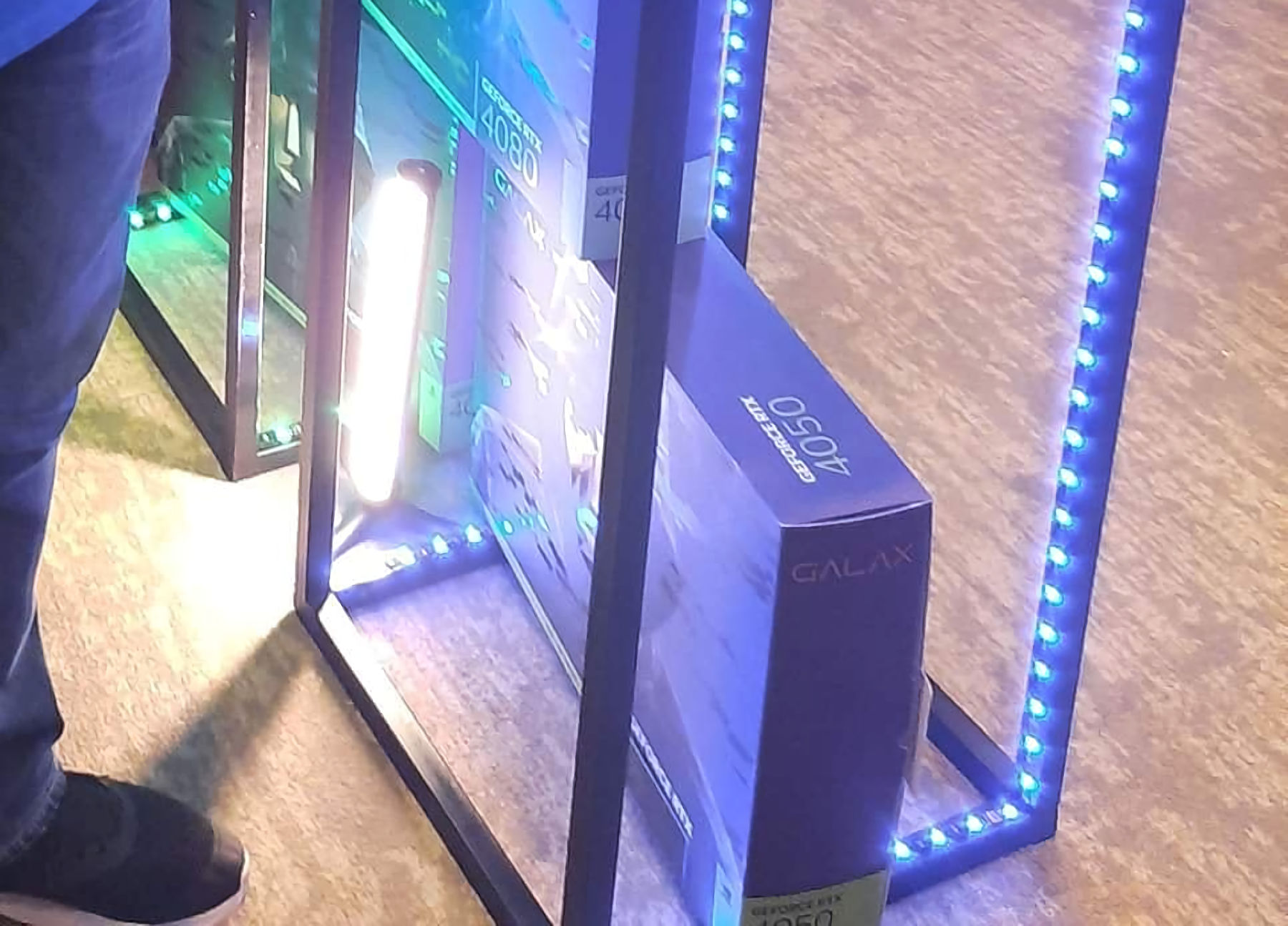 rtx 4050 box hero หลุดภาพกล่องการ์ดจอ Nvidia GeForce RTX 4050 รุ่นใหม่ล่าสุดก่อนเปิดตัวอย่างเป็นทางการ 