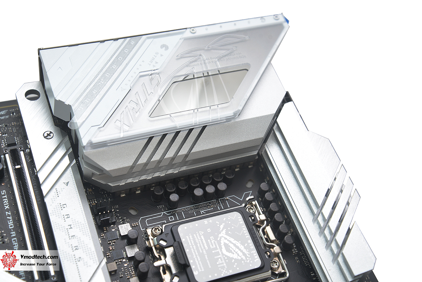 dsc 0878 ASUS ROG STRIX Z790 A GAMING WIFI D4 REVIEW