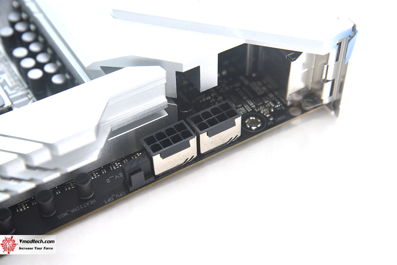 dsc 0904 ASUS ROG STRIX Z790 A GAMING WIFI D4 REVIEW