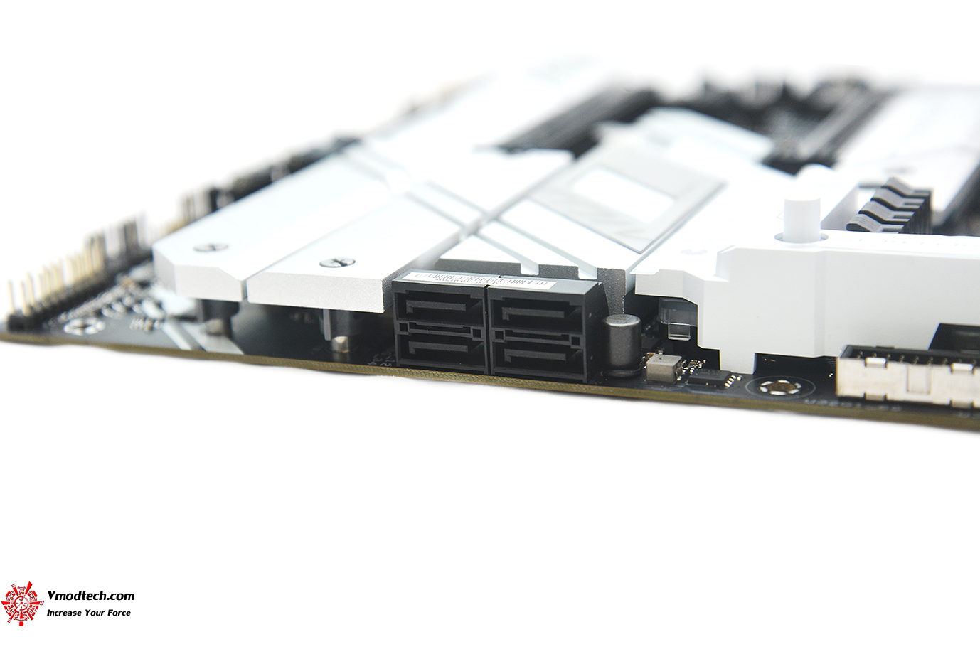 dsc 0910 ASUS ROG STRIX Z790 A GAMING WIFI D4 REVIEW