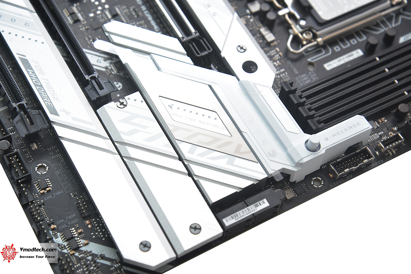 dsc 0925 ASUS ROG STRIX Z790 A GAMING WIFI D4 REVIEW