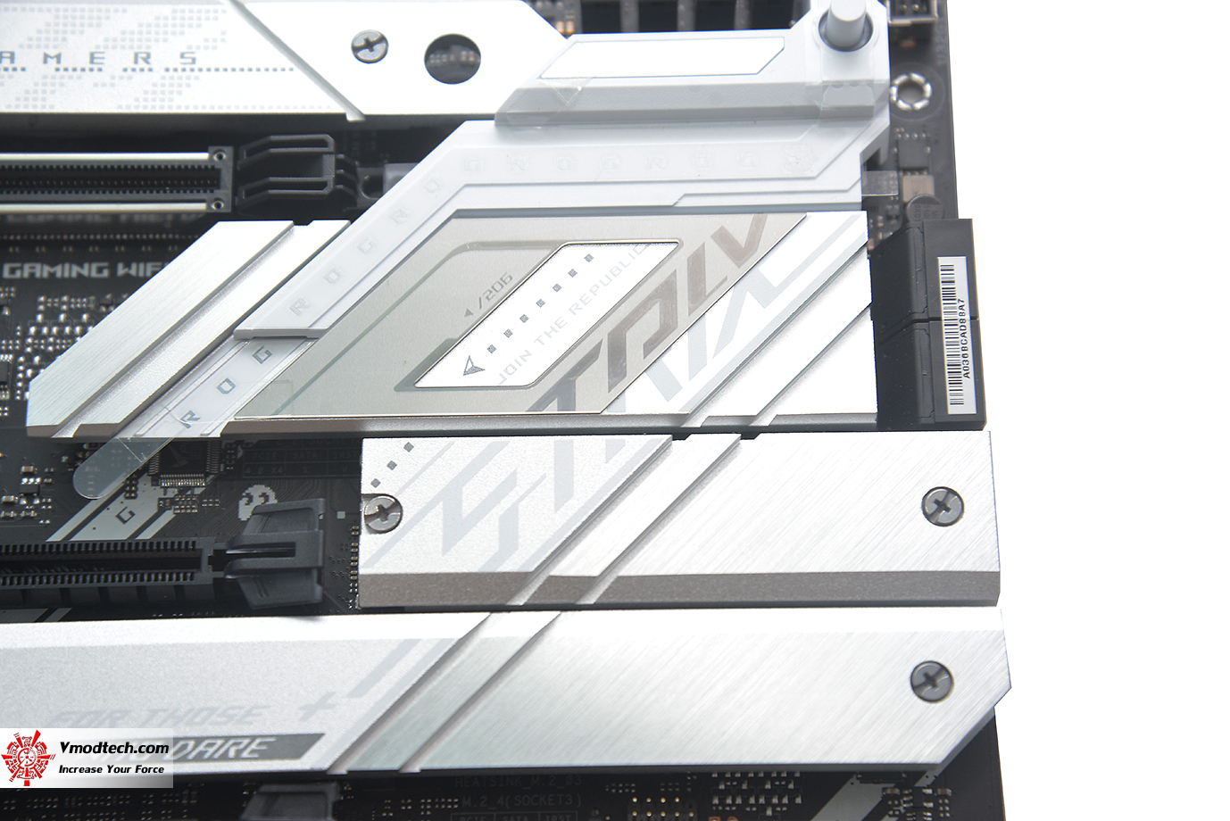 dsc 0931 ASUS ROG STRIX Z790 A GAMING WIFI D4 REVIEW