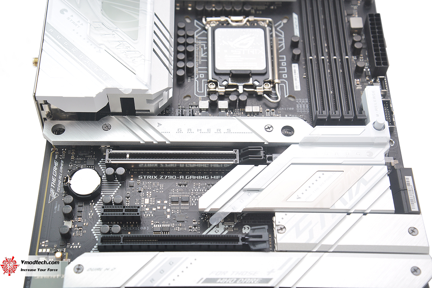 dsc 0934 ASUS ROG STRIX Z790 A GAMING WIFI D4 REVIEW