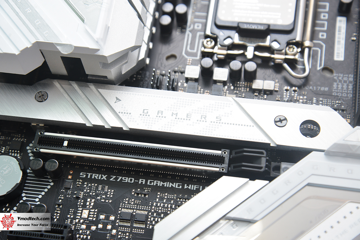 dsc 0948 ASUS ROG STRIX Z790 A GAMING WIFI D4 REVIEW